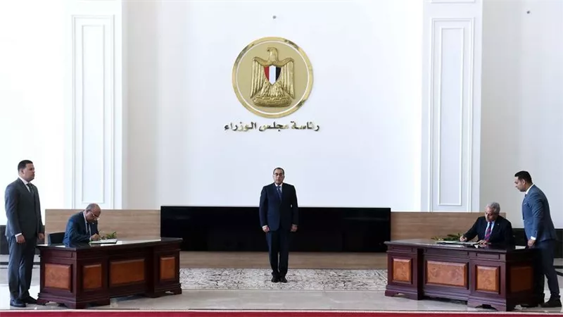 مدبولي يشهد توقيع بروتوكول تعاون لرفع القدرات المهنية للعاملين بوزارة قطاع الأعمال 