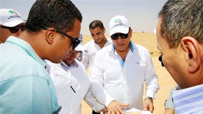 الريف المصرى: شق ٥٠٠ كيلو طرق ومدقات بأراضى مشروع ال ١.٥ مليون فدان فى غرب المنيا