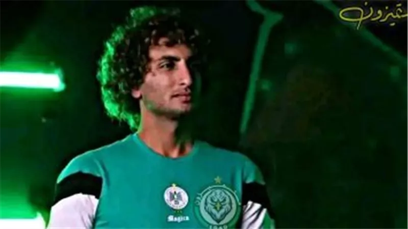 شاهد.. إعلان تقديم عمرو وردة لاعبًا بنادي الرجاء المغربي