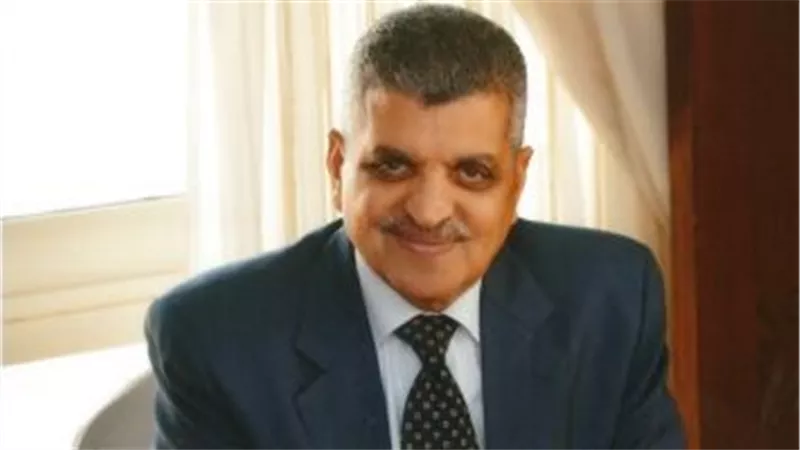 لأول مرة.. رئيس قناة السويس يكشف حجم العمالة الأجنبية بالقناة 