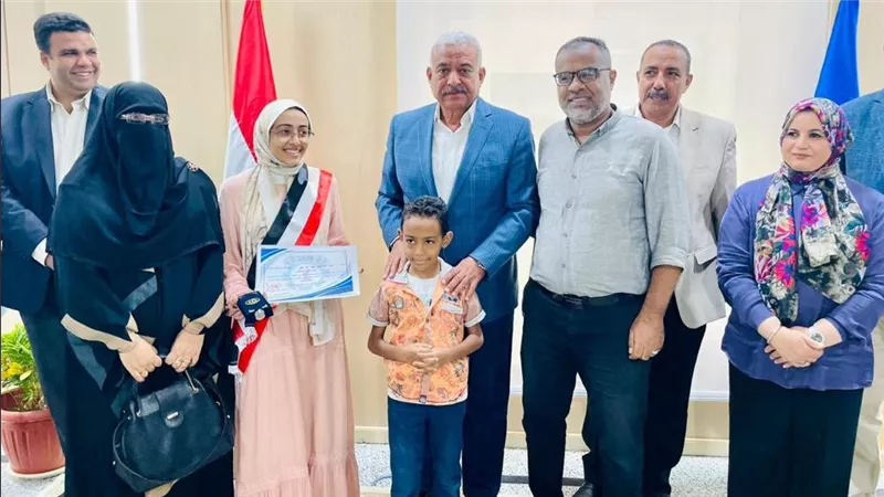 صقر يكرم أوائل الثانوية العامة والأزهرية بالسويس