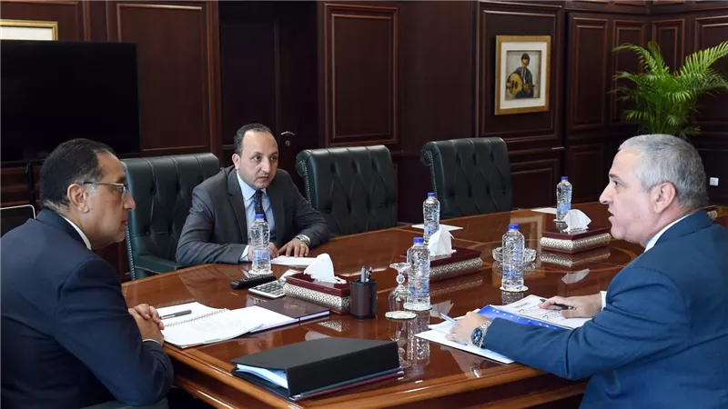 رئيس الوزراء يستعرض مع رئيس الهيئة الوطنية للصحافة عددا من أنشطة الهيئة