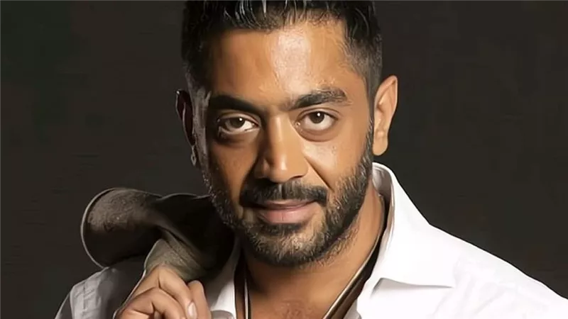 أحمد فلوكس يخرج عن صمته بعد سنوات ويعتذر