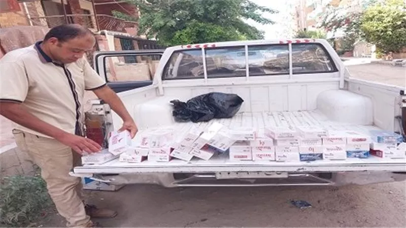 تموين العجمى بالإسكندرية تضبط سجائر مهربة جمركيا  