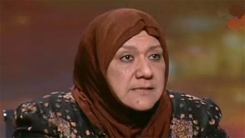 عرضت مكتبتها للبيع بمليون جنيه.. من هي صافيناز كاظم؟