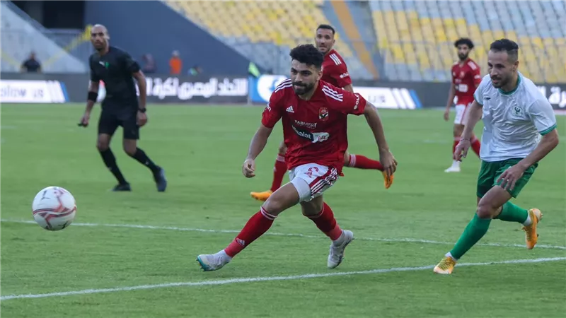 بعد جراحة الترقوة.. طبيب الأهلي يزور خالد عبد الفتاح