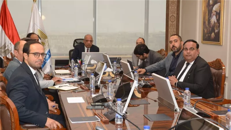 وزير قطاع الأعمال يبحث مع 