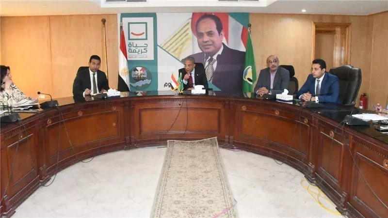 محافظ الفيوم يتابع معدلات تنفيذ مشروعات 