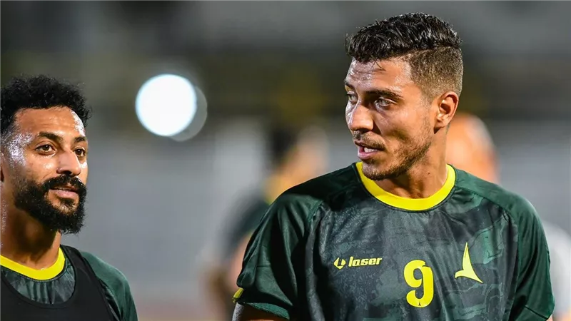 محمد شريف خارج مباراة الخليج لمواجهة أهلي جدة في الدوري السعودي