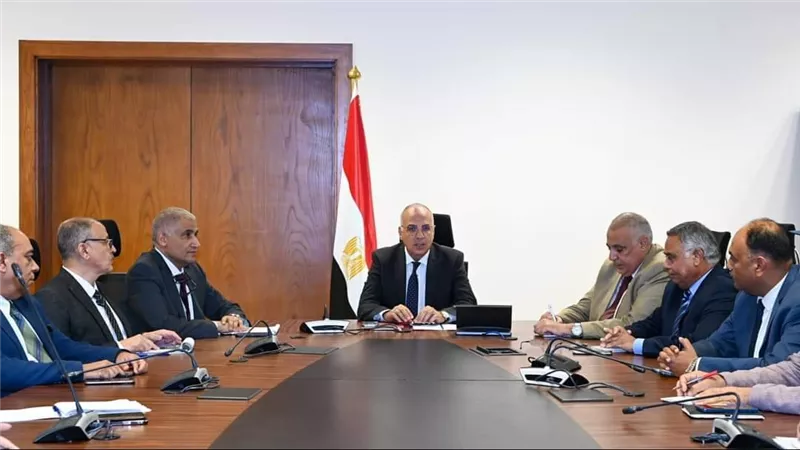 الدكتور سويلم يتابع إجراءات تطوير منظومة توزيع المياه