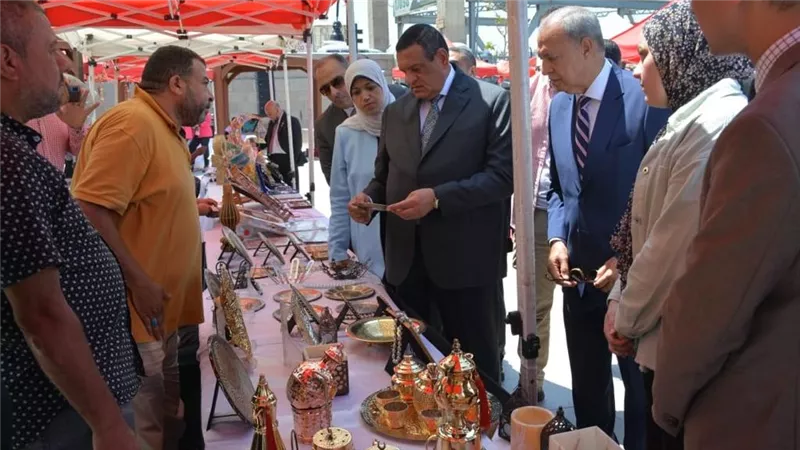 وزير التنمية المحلية ومحافظ القليوبية يفتتحان معرض 