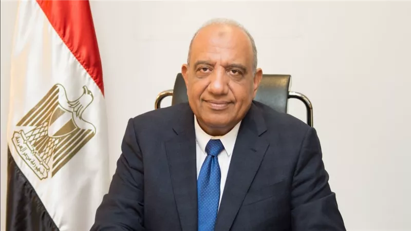 وزير قطاع الأعمال العام يستعرض مؤشرات أداء القابضة للأدوية