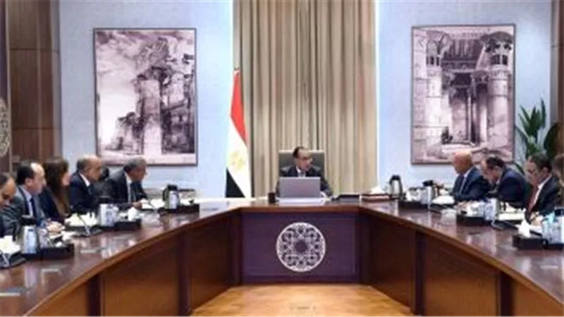رئيس الوزراء يتابع إجراءات دعم الصناعة المصرية وزيادة الصادرات للأسواق الخارجية
