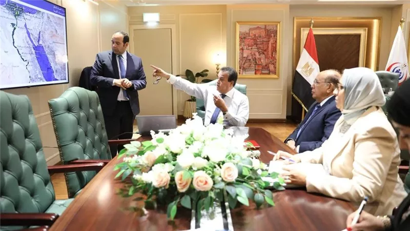 وزير الصحة يعقد اجتماعاً لمتابعة الموقف التنفيذي لخطة التطوير