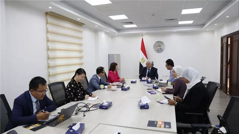 وزير التعليم العالي يستقبل وفد شركة هواوى العالمية
