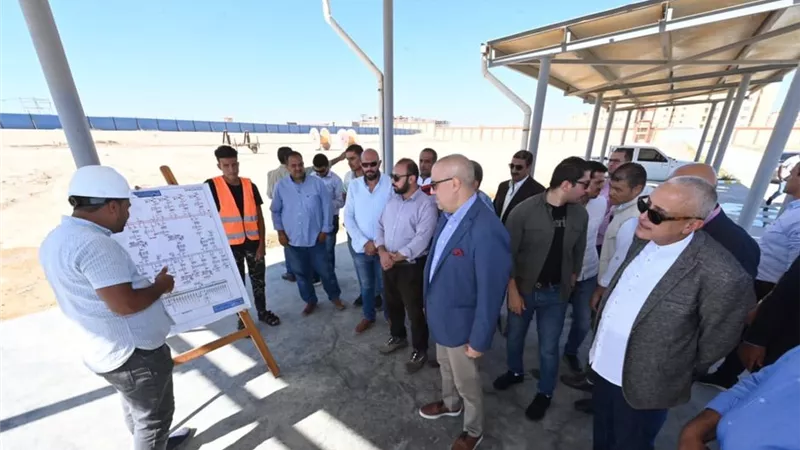 وزير الإسكان يتفقد محطة المحولات الكهربائية وأعمال تطوير ورفع كفاءة الطرق بمدينة برج العرب الجديدة
