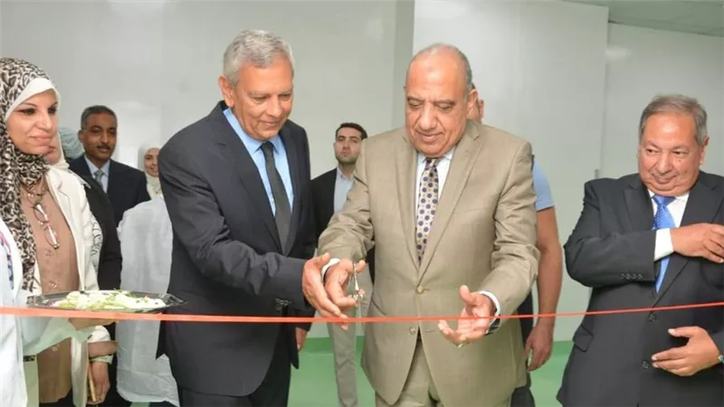 وزير قطاع الأعمال يفتتح مشروع تطوير بشركة ممفيس للأدوية بتكلفة 33 مليون جنيه