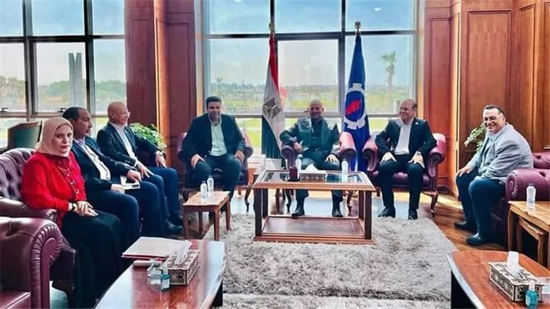 محافظ السويس يستقبل نواب المحافظة برئاسة خشانة