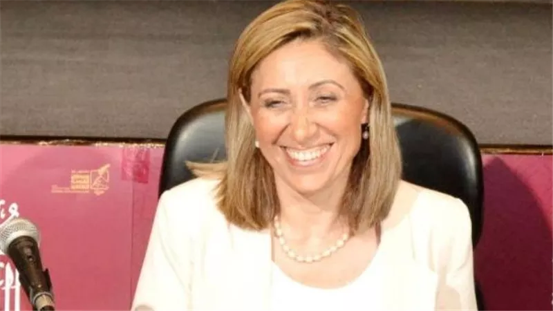 الليلة.. وزيرة الثقافة في ضيافة السويس لإفتتاح معرض الكتاب