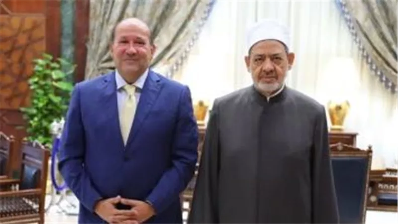 الإمام الأكبر: الأزهر حريص على تشجيع العاملين والطلاب للمشاركة فى المسابقات