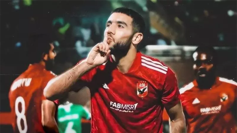 بعد رحيله عن الأهلي .. أول ظهور لـ قندوسي بقميص سيراميكا 