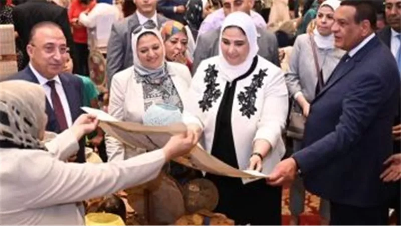وزيرة التضامن تعلن إطلاق كارت 