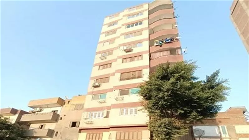 إخلاء فوري.. ميل عقار مهدد بالإنهيار بطره