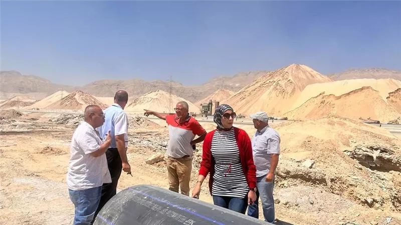 رئيس جهاز مدينة السويس تتفقد أعمال خط المياه المغذي لـ عتاقة