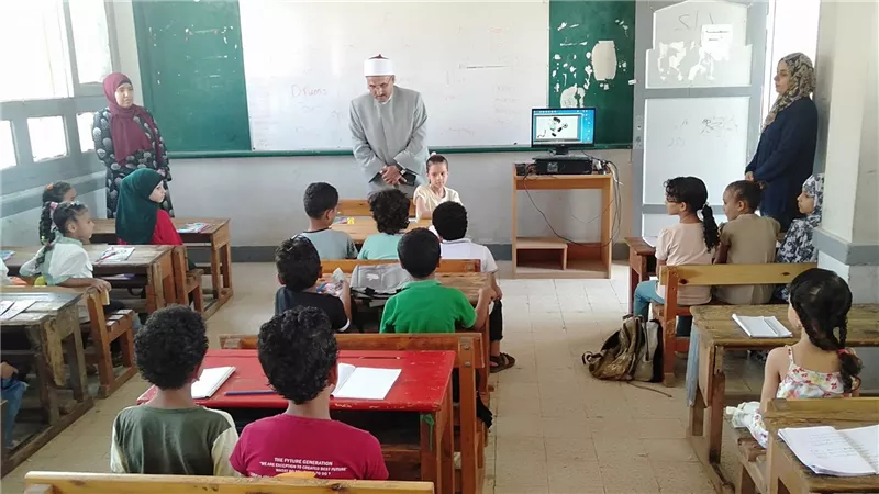 رئيس الأزهر بالسويس يتابع المشروع الصيفي لمهارات اللغة الإنجليزية