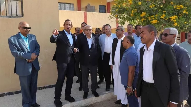 وزير التربية والتعليم يتفقد الفصول سابقة التجهيز بمدرسة الضبعة الإعدادية بنات بمحافظة مطروح 