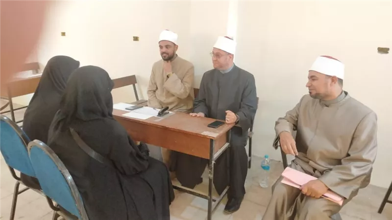 وكيل أوقاف السويس يتابع اختبارات القبول المحفظين بمسجد عمر بن الخطاب 