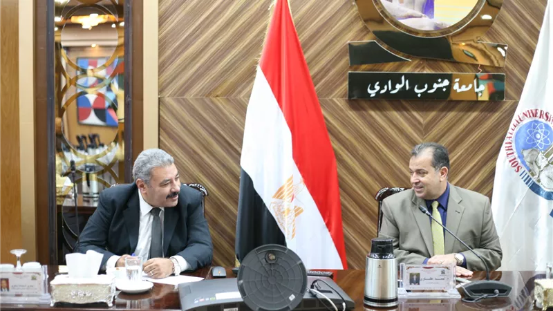 رئيس جامعة جنوب الوادي يبحث اوجه التعاون مع وفد الهيئة العربية للتصنيع