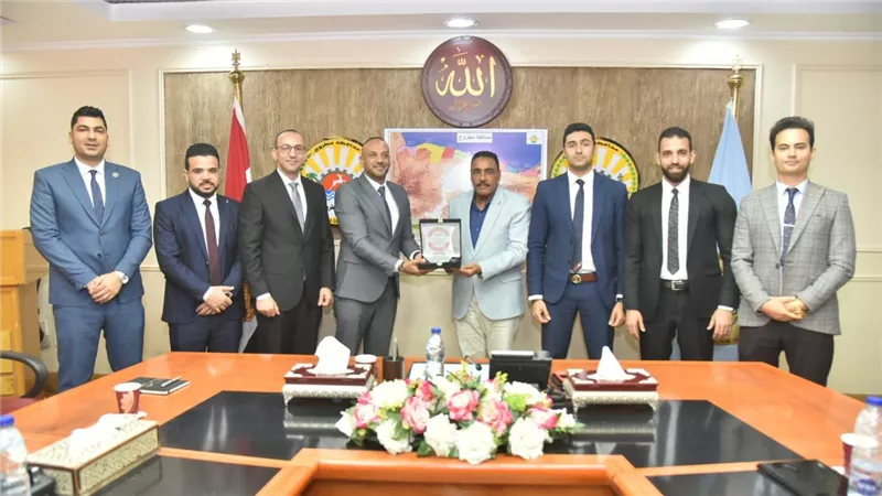 محافظ مطروح يستقبل أعضاء المبادرة الوطنية لتطوير الصناعة المصرية (ابدأ) 