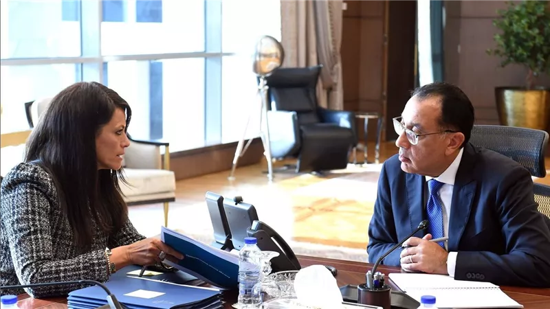رئيس الوزراء يتابع مع وزيرة التعاون الدولي جهود تعزيز العلاقات الاقتصادية مع شركاء التنمية