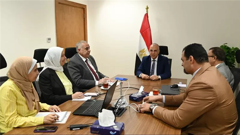 الدكتور سويلم يتابع ضوابط إستخدام المياه الجوفية