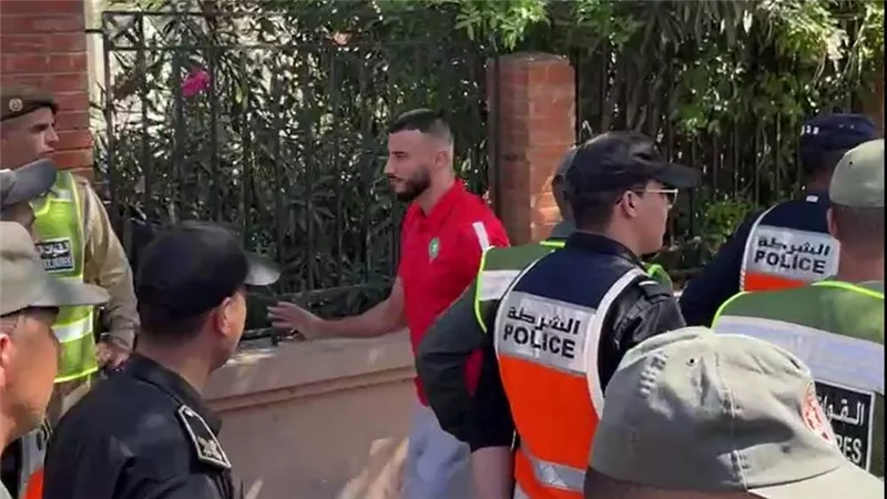بالصور.. لاعبو منتخب المغرب يتبرعون بالدم لمصابى الزلزال المدمر