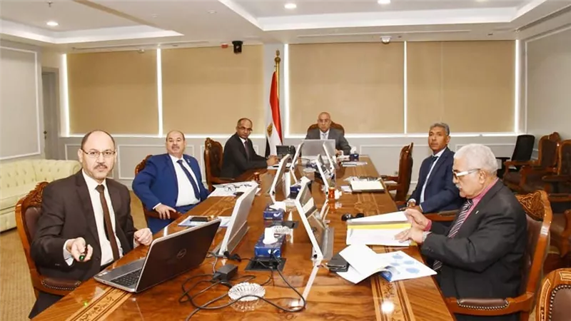 وزير الإسكان يتابع إجراءات طرح مشروع تطوير ورفع كفاءة وتوسعات محطة معالجة الصرف الصحي الغربية بالإسكندرية