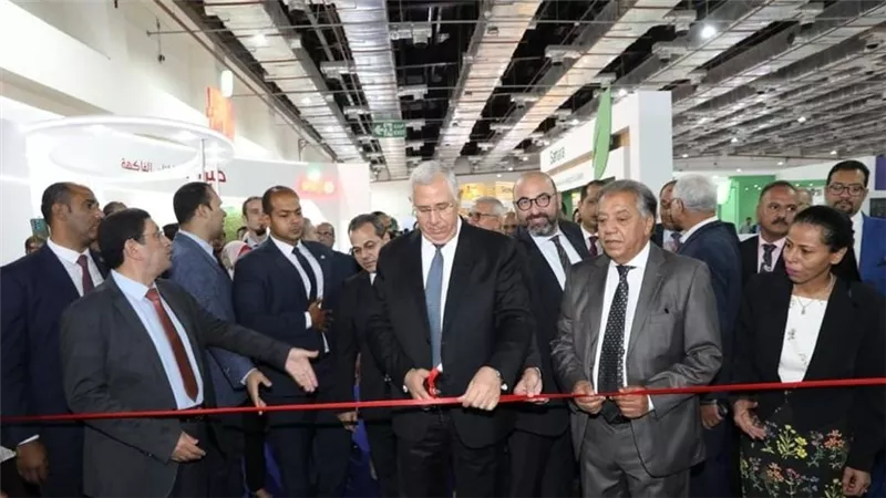 القصير يؤكد على النهضة التى تشهدها مصر في مجال الزراعة خلال السنوات التسع الماضية 