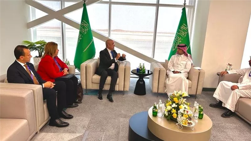 وزير الإسكان يلتقى نظيره السعودي لمناقشة استراتيجيات العمل بالوزارتين