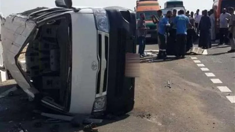  بطريق مصر أسيوط الغربي.. إصابة 17 شخصاُ في حادث انقلاب سيارة ميكروباص