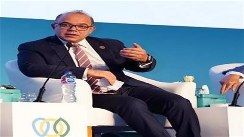 رئيس الرقابة المالية يشارك في الجلسة الرئيسية للمنتدى الأول للاستثمار البيئي والمناخي 