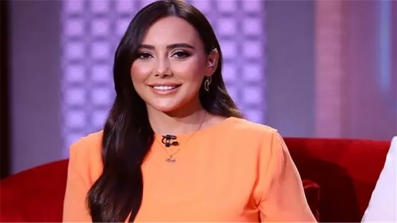الإعلامية بثينة توكل تعود لتقديم برنامجها 