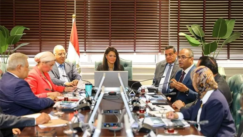 وزراء التعاون الدولي والبيئة والموارد المائية والري والتنمية المحلية يتابعون الموقف التنفيذي لمصرف كيتشنر