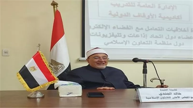 خالد الجندي يلقي محاضرة  