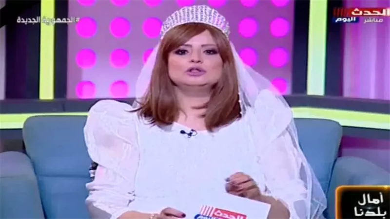 جالها عريس.. مذيعة بفستان زفاف على الهواء: 