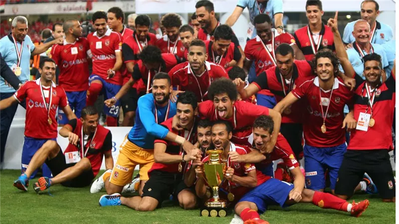 إعلامي يفجرها.. الزمالك يفاوض نجم الأهلي السابق