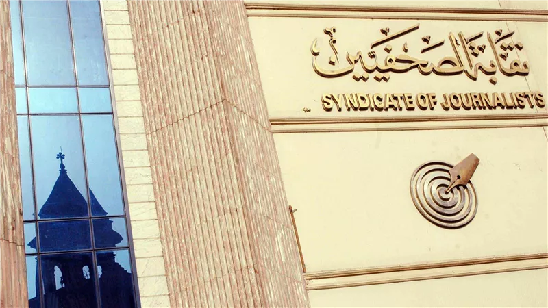 وقفة احتجاجية للصحف الحزبية والخاصة المتوقفة: نناشد الرئيس بحل أزمتنا
