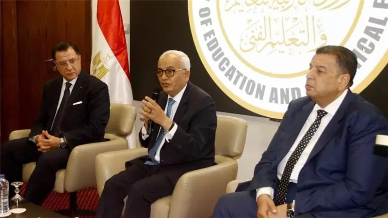 وزير التربية والتعليم يستقبل أوائل الثانوية العامة قبل مغادرتهم في رحلة لألمانيا تنظمها جريدة 