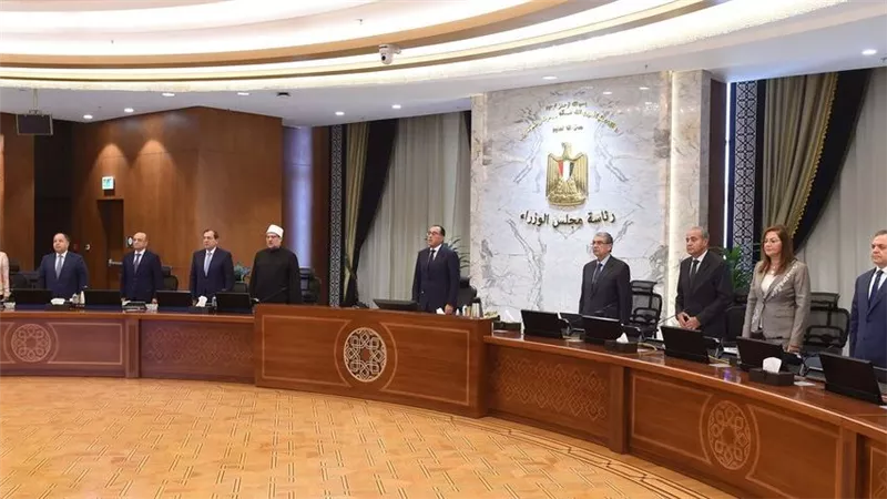 مجلس الوزراء يقف دقيقة حدادا على أرواح ضحايا الحادثين الأليمين في المغرب وليبيا