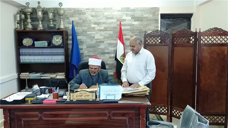 رئيس الأزهر بالسويس يتسلم نتيجة الدورالثاني بقسميها العلمي والأدبي